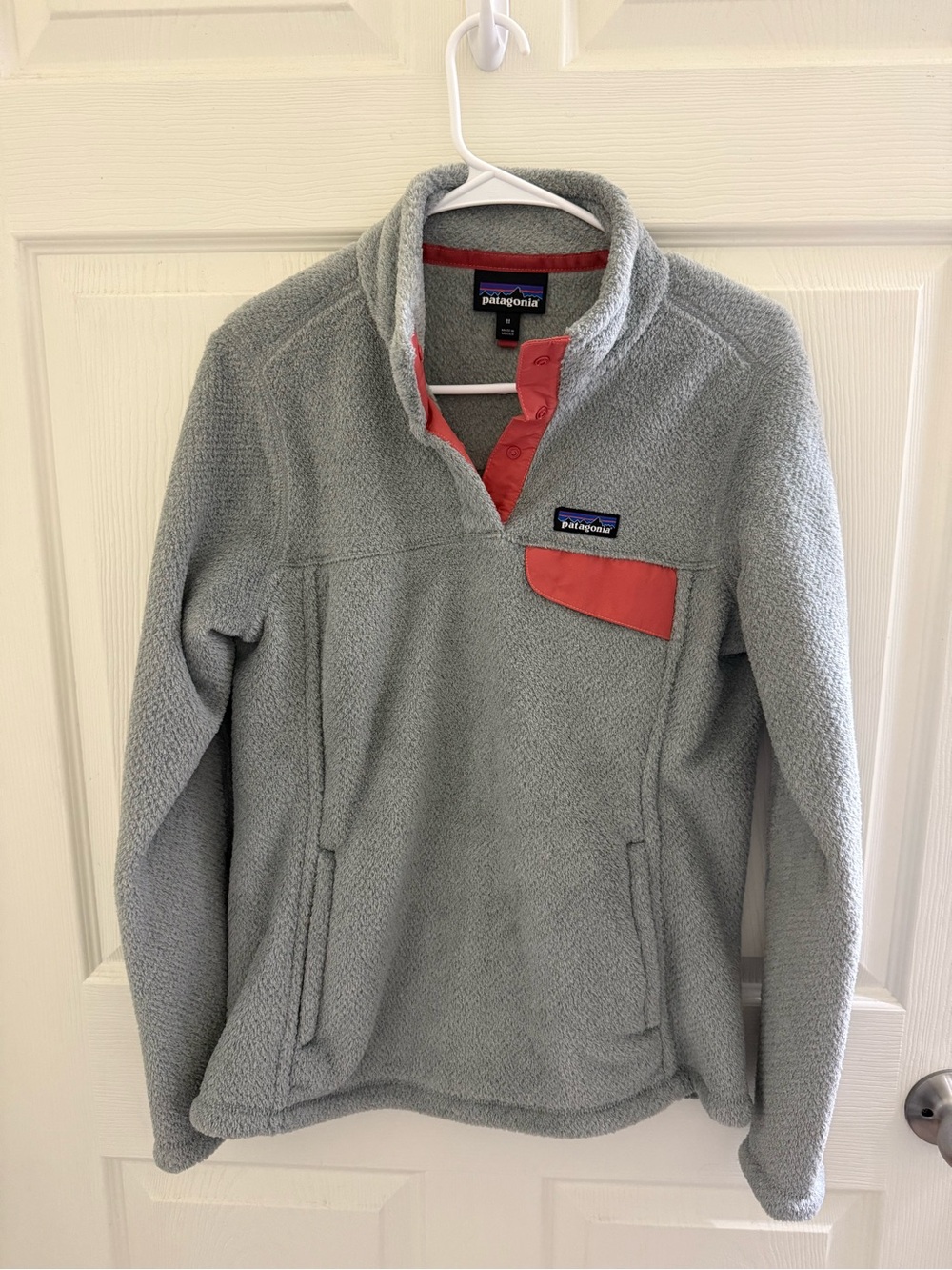 Patagonia Women’s Light Gray Crewneck Fleece with Coral Accent